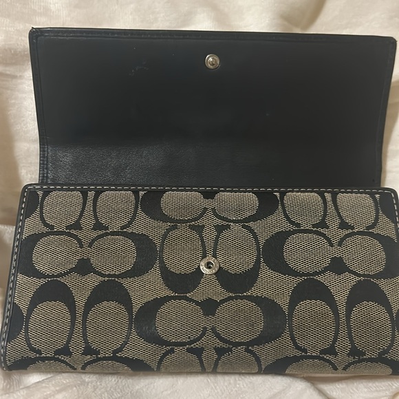 Coach Black & Brown Wallet Clutch - Picture 7 of 17